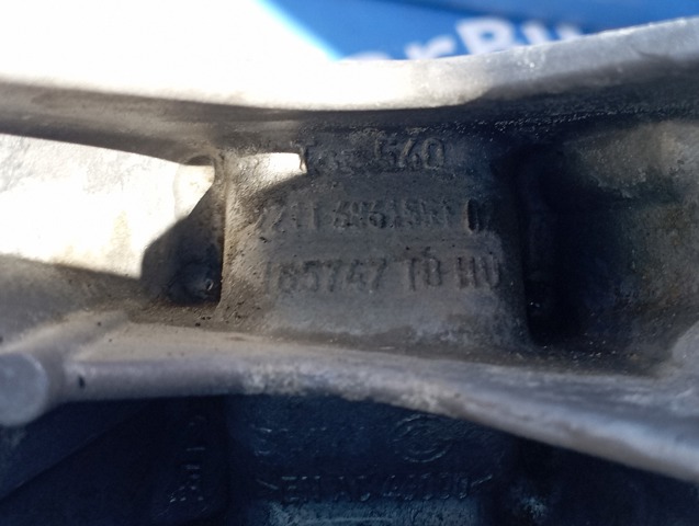 Кронштейн подушки (опоры) двигателя, левой 22116861551 BMW