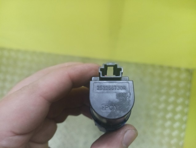 253256730R Датчик включения сцепления  купить Ровно
