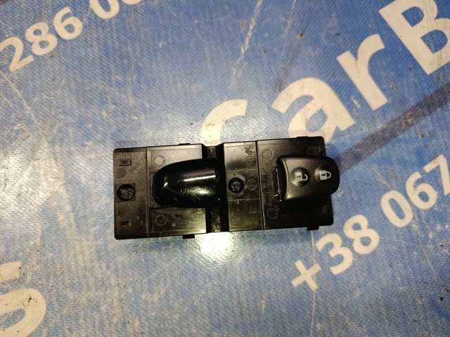 Кнопка стеклоподъемника передняя правая 254111KA5A NISSAN