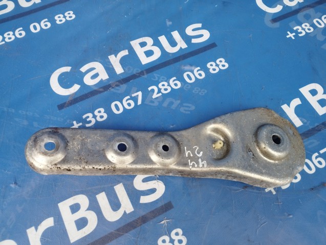 Кронштейн задней балки 31106861142 BMW