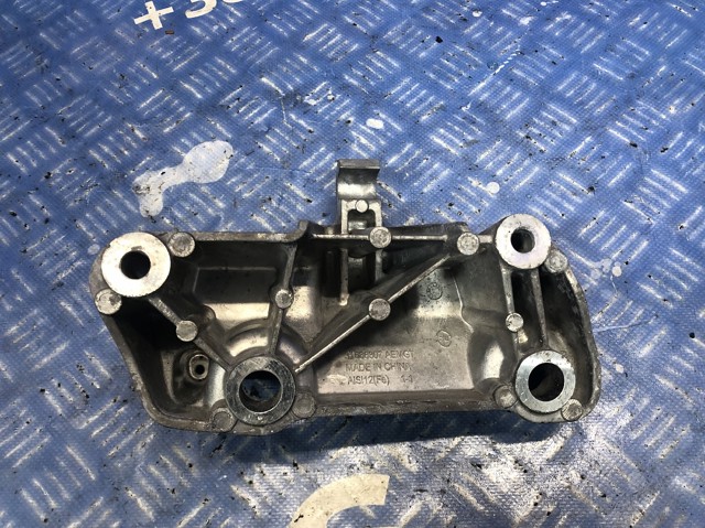 31686307 VOLVO Кронштейн подушки (опоры) двигателя левой купить в Ужгород