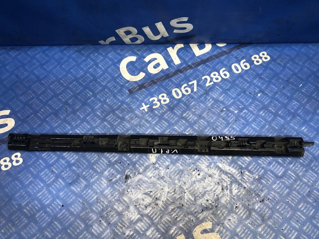 Кронштейн наружной накладки порога правой 32216387 VOLVO