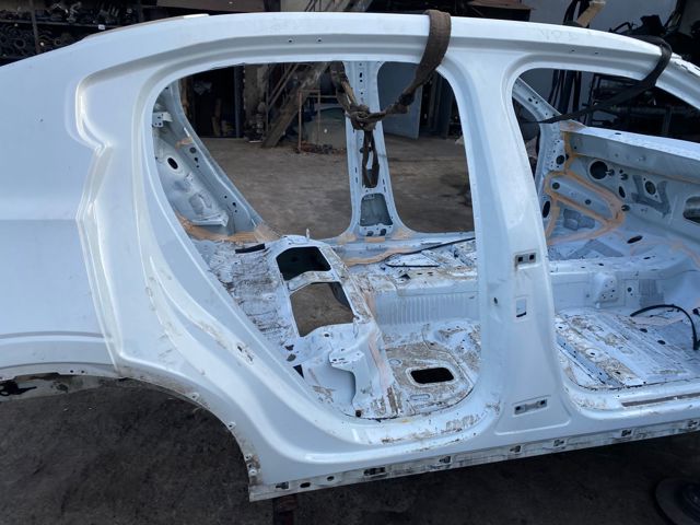 VOLVO 32234133 Крыло заднее левое в наличии Ирпень