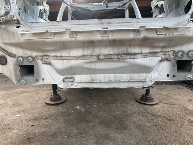 VOLVO 32234133 Крыло заднее левое в наличии Полтава
