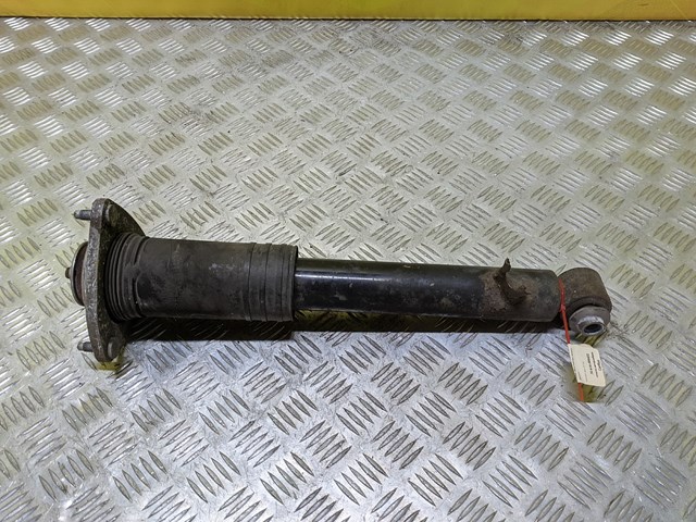 Стойка задняя правая 33526781932 BMW