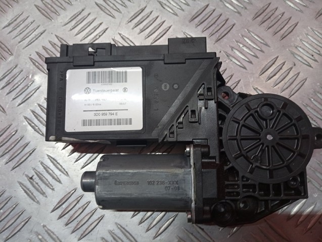 Моторчик стеклоподъемника двери задней, правой 3D0959794E VAG