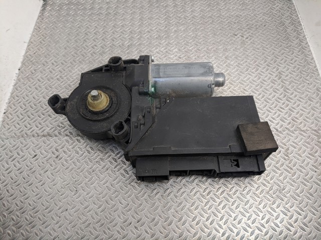 VAG 3D0959795F Мотор стеклоподъемника двери задней левой в наличии Каменское