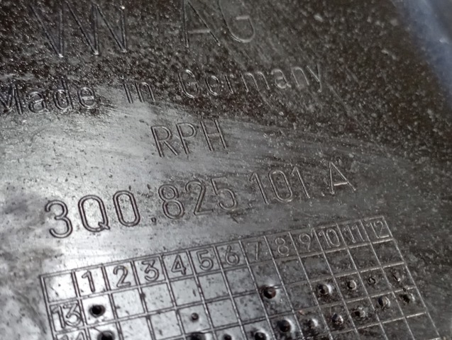 VAG 3Q0825101A Защита днища задняя левая в наличии Чернигов