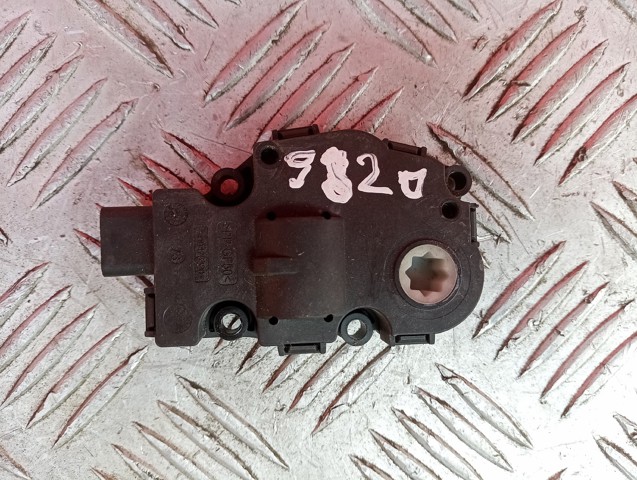 Моторчик заслонки печки 410475520 MERCEDES