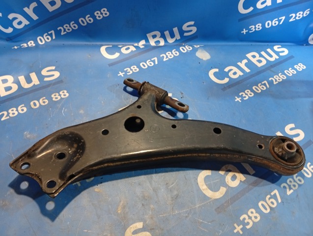 Нижний правый рычаг передней подвески 4806848070 TOYOTA