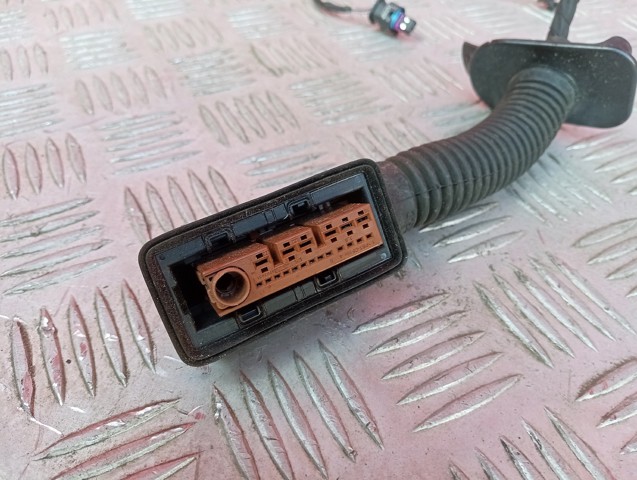 VAG 4KE971030CP в наличии Львов