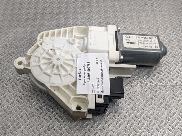 Мотор стеклоподъемника двери задней, правой 4L0959802B VAG
