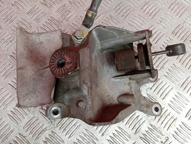 Кронштейн подушки (опоры) двигателя, левой 4M0199307AF VAG