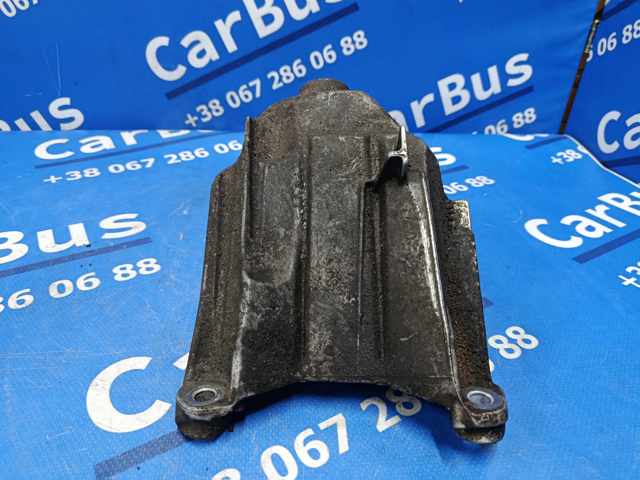 Кронштейн подушки (опоры) двигателя, левой 4M0199307CB VAG