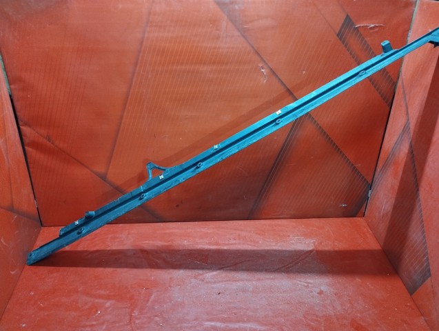 Защита днища, правая 4M0825212F VAG
