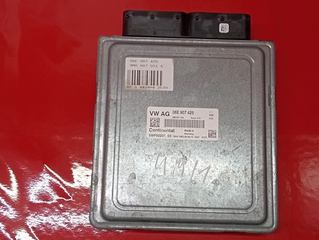 Электронный блок управления двигателем 4M0907551A VAG