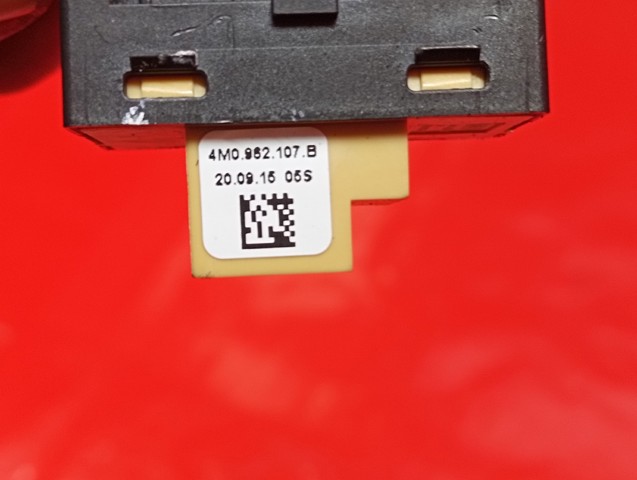 VAG 4M0962107B5PR Выключатель центрального замка в наличии Полтава