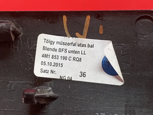4M1853190CRQ8 Молдинг (накладка) приборной панели "торпедо" правый купить Николаев