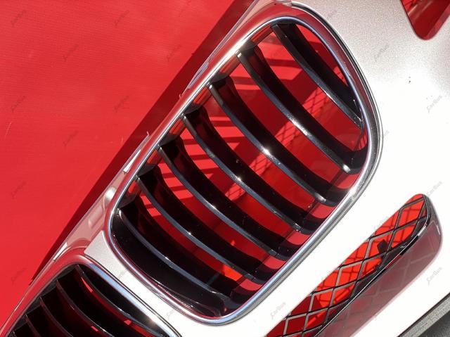 Решетка радиатора левая 51117210725 BMW