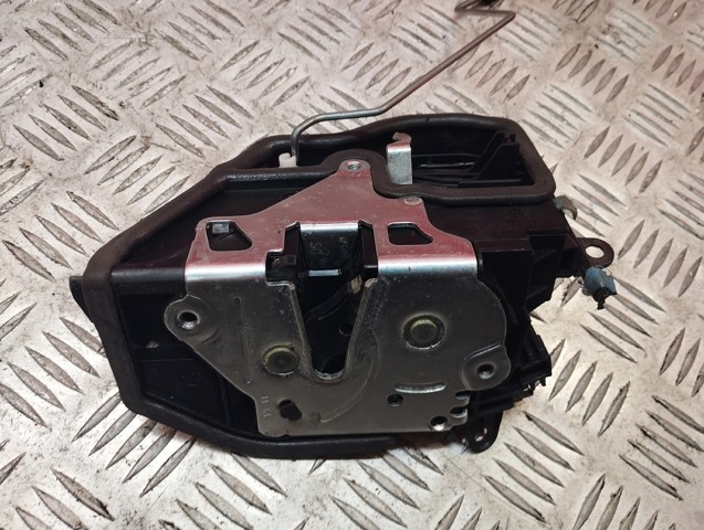 BMW 51217318423 Замок двери передней левой в наличии Чернигов