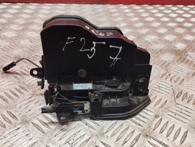 Запор кабины 51217318423 BMW