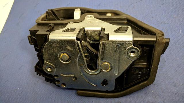 Замок двери задней правой 51227276686 BMW