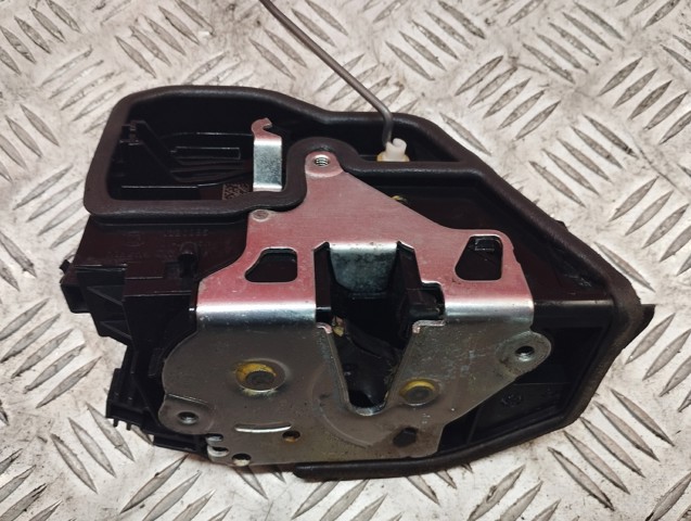 51227318418 BMW Замок двери задней правой купить в Тернополь