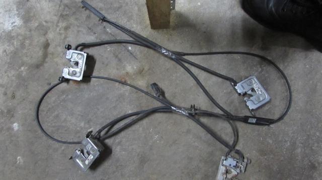 51237184456 BMW Трос открывания капота передний купить в Черкассы