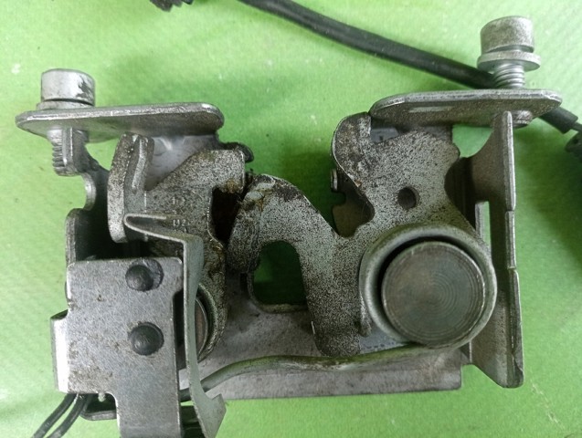 51237308068 BMW Замок капота правый купить в Хмельницкий