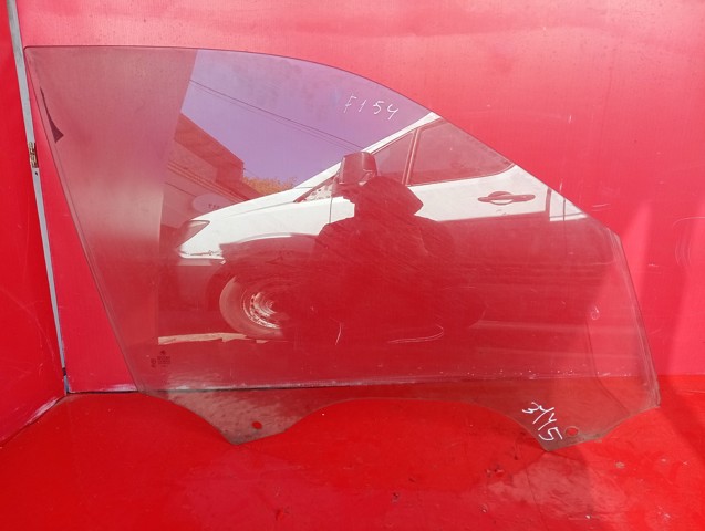 Стекло пассажирской двери 51337470632 BMW