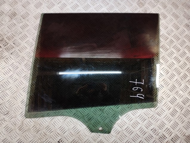 Стекло двери задней левой 51357163751 BMW
