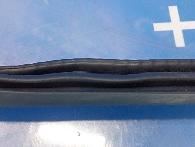 51727490027 BMW Уплотнитель двери передней (на кузове) купить в Кривой Рог