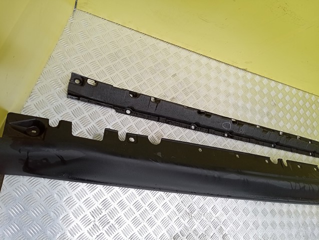 Накладка (молдинг) порога наружная правая 51777191242 BMW