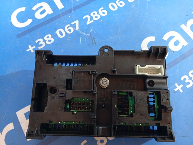 61148706213 BMW Блок предохранителей задний салонный купить в Ирпень