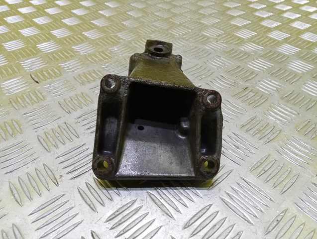 6122230004 MERCEDES Кронштейн подушки (опоры) двигателя левой купить в Винница