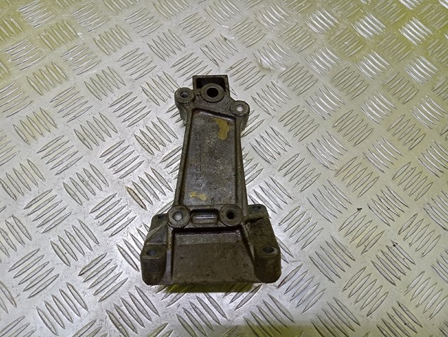 Кронштейн подушки (опоры) двигателя, левой 6122230004 MERCEDES