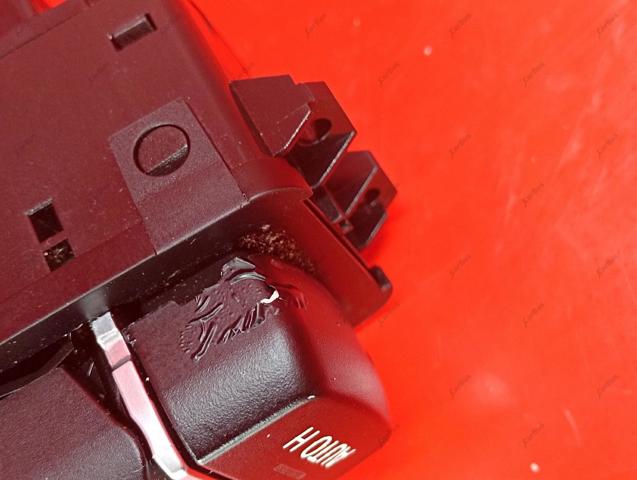 61319877889 BMW Клавиша электромеханического стояночного тормоза купить в Запорожье