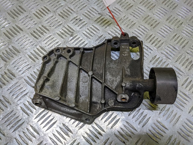 Кронштейн компрессора кондиционера 64557585167 BMW