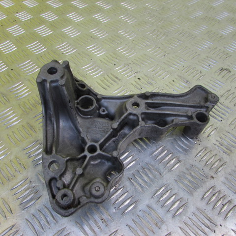 Кронштейн подушки (опоры) двигателя, левой 648606762R RENAULT