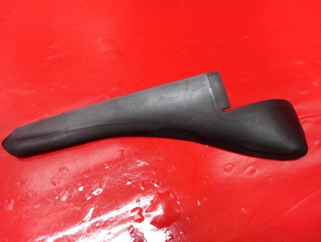 Заглушка жабо боковая 668110012R RENAULT