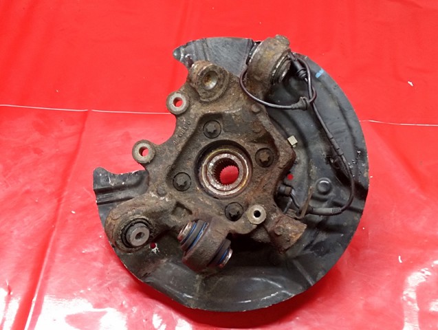 Цапфа (поворотный кулак) задний правый 6790498 BMW