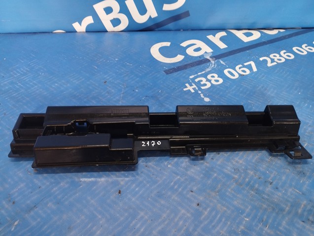 7256918 BMW Кронштейн наружной накладки порога правой купить в Николаев