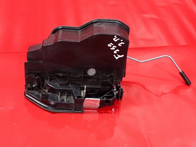 Замок задней правой двери  7318418 BMW