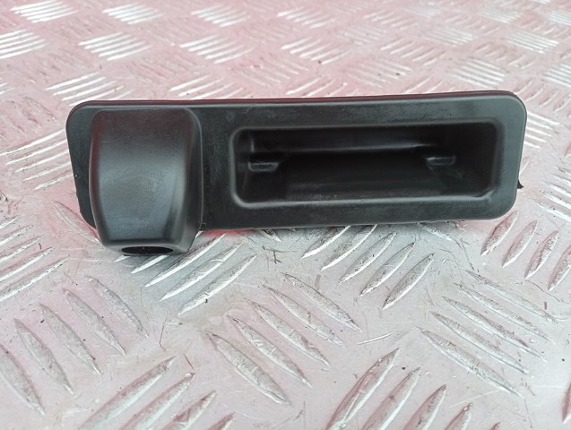 Кнопка привода замка третей/пятой двери 7381868 BMW
