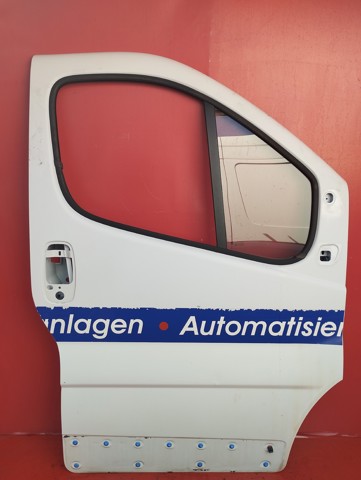 Пассажирская передняя дверь 7751472215 RENAULT
