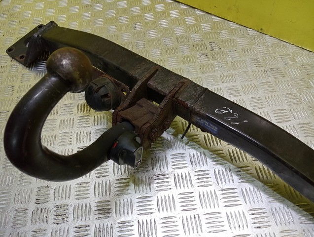 7L0092155A VAG Фаркоп купить в Тернополь