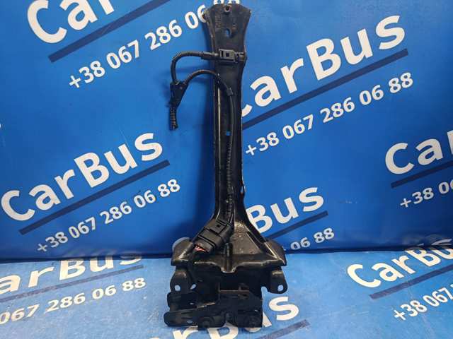 VAG 7L0805799D Кронштейн замка капота в наличии Николаев