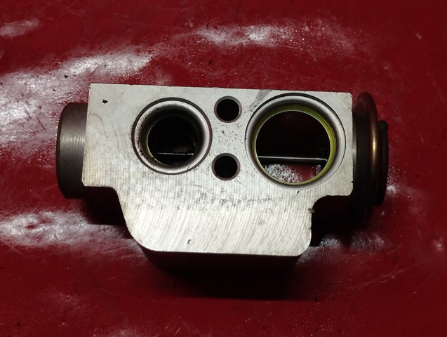 7L0820679C Клапан TRV кондиционера купить Украина