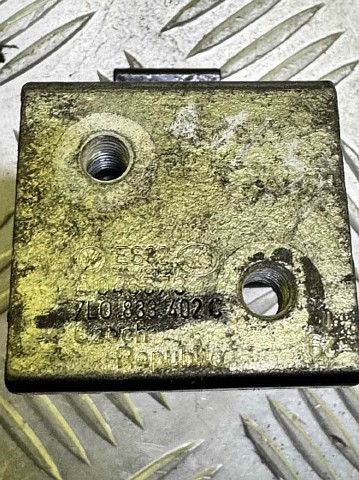 Завеса двери задней правой 7L0833402C VAG