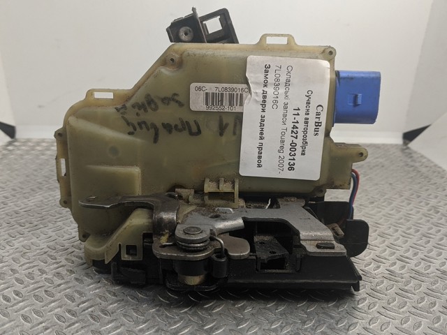 Замок двери задней правой 7L0839016C VAG